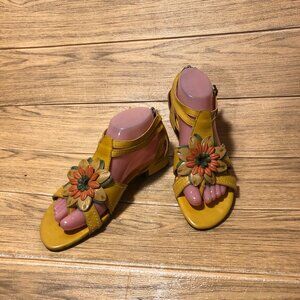 Bussola women yellow leather sandals, large orange flower top, back zip, 8.5